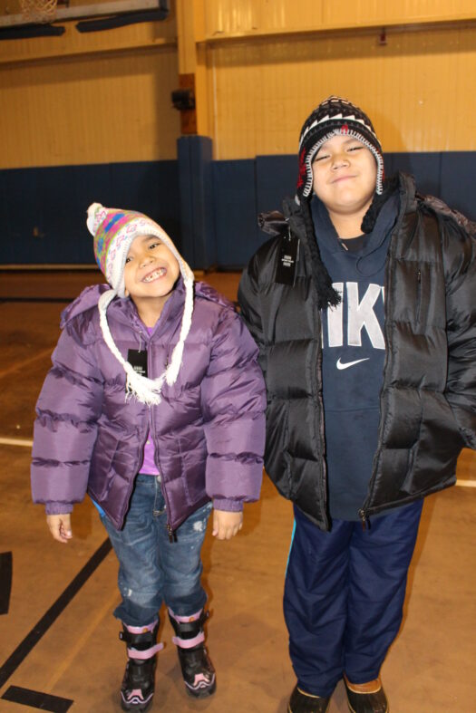 14_171_girl_and_boy_in_coats_and_hats