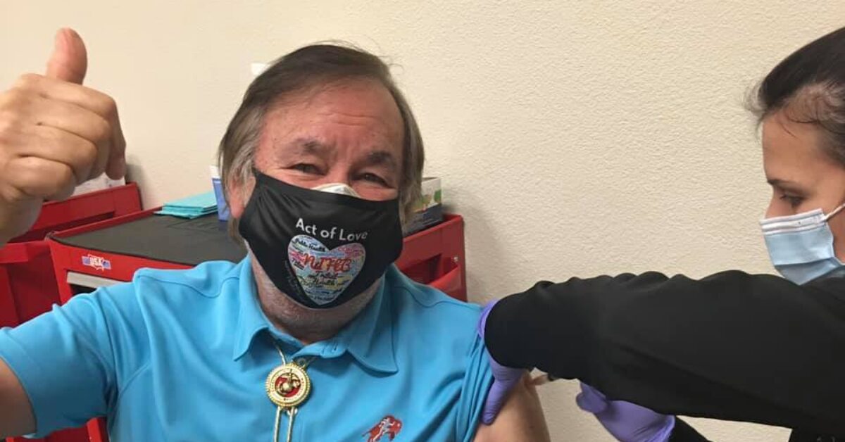 Billy_Mills_gets_the_vaccine